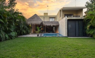 Residencia en venta de Lujo en Jardines de la Rejoyada, Mérida