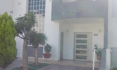 CAS EN VENETA EN SENDEROS DE MONTEVERDE TLAJOMULCO JAL