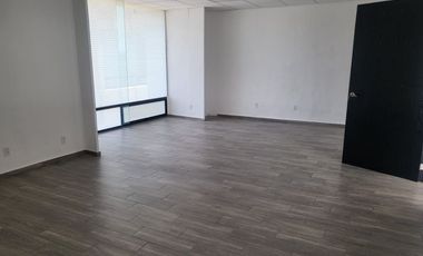 RENTA OFICINA PLAZA ANTIGUA II CON ACABADOS DE LUJO