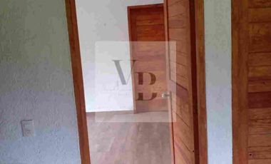 Renta de casa nueva con amplio jardín