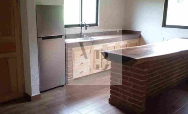 Renta de casa nueva con amplio jardín