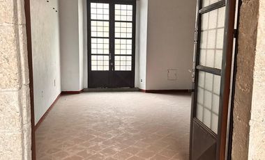 RENTA DE PISO COMPLETO EN SEGUNDO PISO CALLE MEZONES