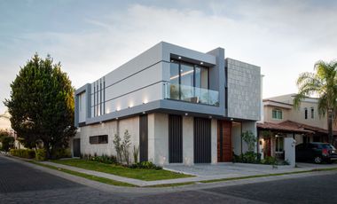HERMOSA RESIDENCIA EN VENTA EN NUEVA GALICIA