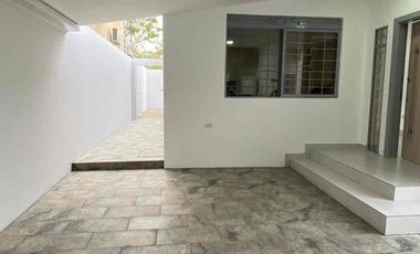 Venta de casa de una planta  Urbanización Puerto Azul vía a la costa