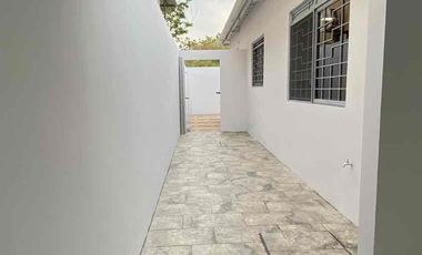 Venta de casa de una planta  Urbanización Puerto Azul vía a la costa