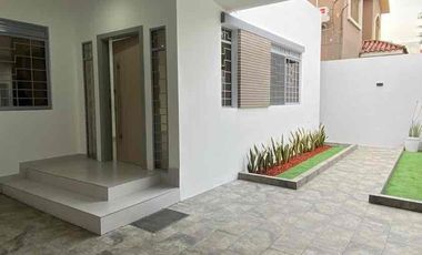 Venta de casa de una planta  Urbanización Puerto Azul vía a la costa