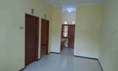 RUMAH DISEWAKAN KONTRAK KAMAR 2 SIAP HUNI PBI ARAYA KOTA MALANG