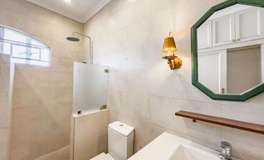 For Sale 5 BR house in Executive Heights Sun Valley Parañaque