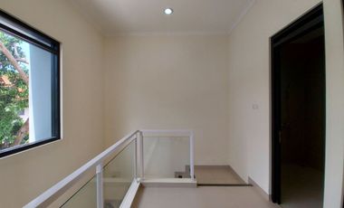 RUMAH BARU MINIMALIS MODERN DI BUDI LUHUR ASRI, CIMAHI UTARA, BELAKANG SETRA DUTA, DEKAT KE PASTEUR 12 MENIT.