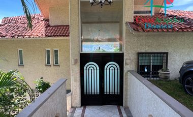 Residencia de Lujo Frente al Mar con Alberca y Vista Panorámica