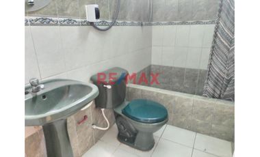 Vendo Casa De Dos Pisos Mas Terraza En Av. Tacna De Castilla Piura//ID: 1146337