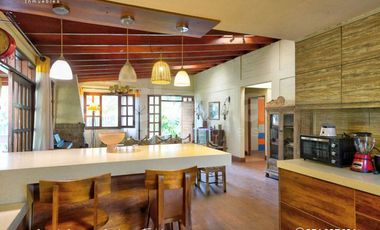 Casa de campo con jardín, chimenea y jacuzzi en Chaclacayo