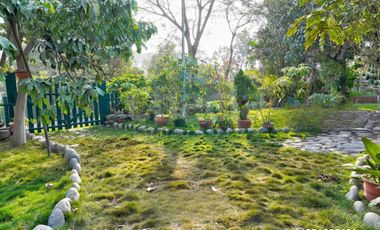 Casa de campo con jardín, chimenea y jacuzzi en Chaclacayo