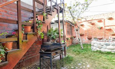 Casa de campo con jardín, chimenea y jacuzzi en Chaclacayo