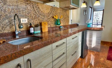 Casa de campo con jardín, chimenea y jacuzzi en Chaclacayo