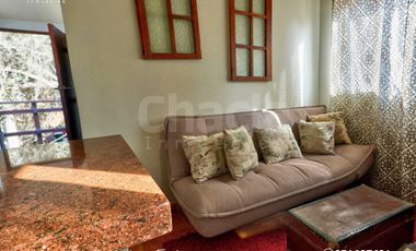 Casa de campo con jardín, chimenea y jacuzzi en Chaclacayo