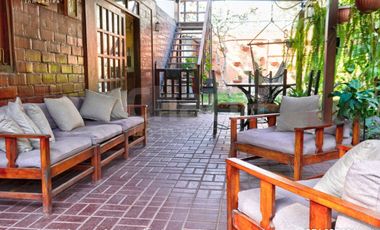 Casa de campo con jardín, chimenea y jacuzzi en Chaclacayo