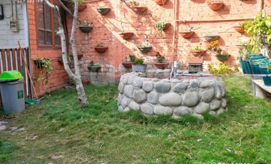 Casa de campo con jardín, chimenea y jacuzzi en Chaclacayo