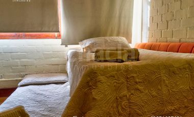 Casa de campo con jardín, chimenea y jacuzzi en Chaclacayo