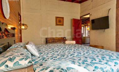 Casa de campo con jardín, chimenea y jacuzzi en Chaclacayo