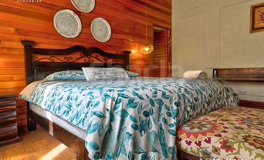 Casa de campo con jardín, chimenea y jacuzzi en Chaclacayo