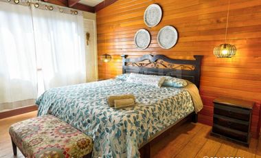 Casa de campo con jardín, chimenea y jacuzzi en Chaclacayo