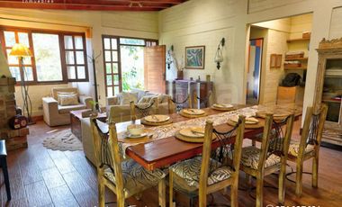 Casa de campo con jardín, chimenea y jacuzzi en Chaclacayo