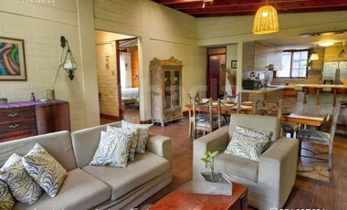 Casa de campo con jardín, chimenea y jacuzzi en Chaclacayo