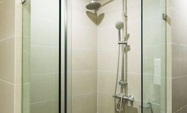 Condo for sale or Rent, Noble Ploenchit, swimming pool view. Fully decorated and ready to move in