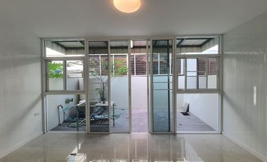 ขาย ทาวน์เฮ้าส์ Villaggio บางนา แปลงหน้าสวน ตรงข้ามสโมสร