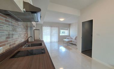 ขาย ทาวน์เฮ้าส์ Villaggio บางนา แปลงหน้าสวน ตรงข้ามสโมสร