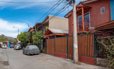 En Vicuña, venta de casa ampliada, 3D y 2B. Excelente estado. $70 millones