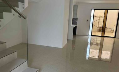 Se vende casa por estrenar fuera de urbanización