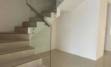 Se vende casa por estrenar fuera de urbanización