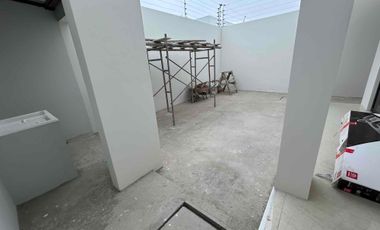 Se vende casa por estrenar fuera de urbanización