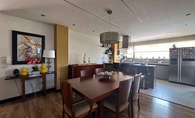 En Venta hermoso Penthouse de 4 dormitorios con hermosa vista al río, Sector Muñecas de Piedra - Cuenca