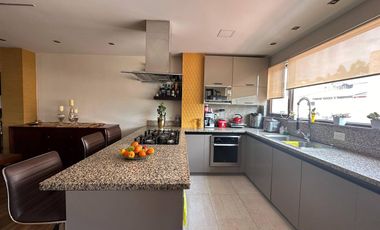 En Venta hermoso Penthouse de 4 dormitorios con hermosa vista al río, Sector Muñecas de Piedra - Cuenca