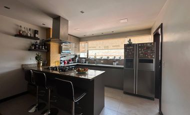 En Venta hermoso Penthouse de 4 dormitorios con hermosa vista al río, Sector Muñecas de Piedra - Cuenca