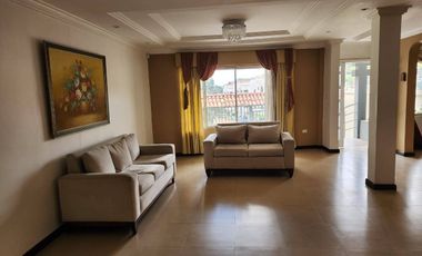 En Venta Casa elegante de 5 dormitorios sector Narancay