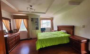 En Venta Casa elegante de 5 dormitorios sector Narancay