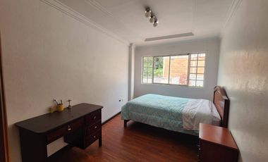 En Venta Casa elegante de 5 dormitorios sector Narancay