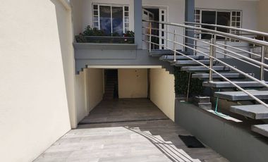 En Venta Casa elegante de 5 dormitorios sector Narancay