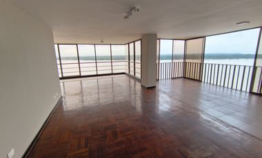 Arriendo departamento ,pleno Malecon , vista al rio .