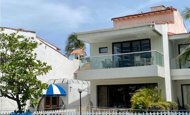 SE VENDE CASA CON SALIDA AL MAR EN POZOS COLORADOS – F.V