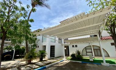 SE VENDE CASA CON SALIDA AL MAR EN POZOS COLORADOS – F.V