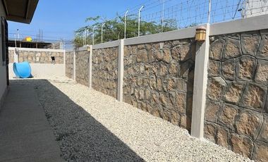 CASA DE UNA PLANTA CONFORMADA POR 3 SUITES INDEPENDIENTES EN SALINAS