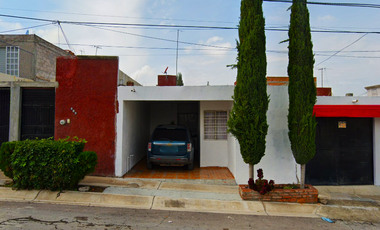 CASA EN VENTA EN COL. VISTA LAS CUMBRES AGUASCALIENTES!!!