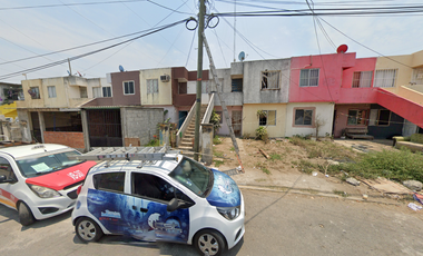 Casa en calle Kizil Kum , Oasis, Veracruz, México. ¡NO CRÉDITOS!