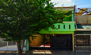 CASA EN VENTA EN COL VERSALLES 2DA SECC AGUASCALIENTES!!!