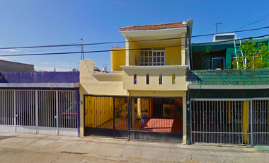 CASA EN VENTA EN COL VERSALLES 2DA SECC AGUASCALIENTES!!!